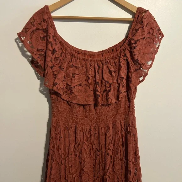 Shyanne High Low Lace Dress - Picture 5 of 7